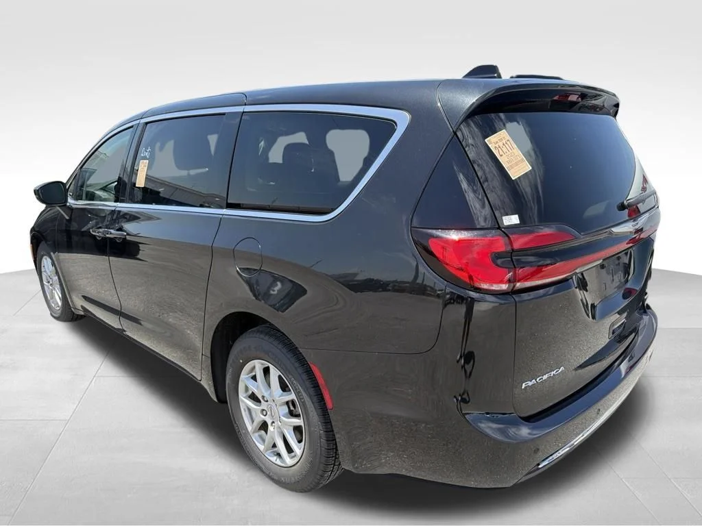 Used 2023 Black Chrysler Touring L image 13