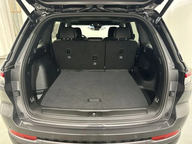New 2026 Baltic Gray Metallic Clear-Coat Exterior Paint Jeep Laredo Altitude image 23
