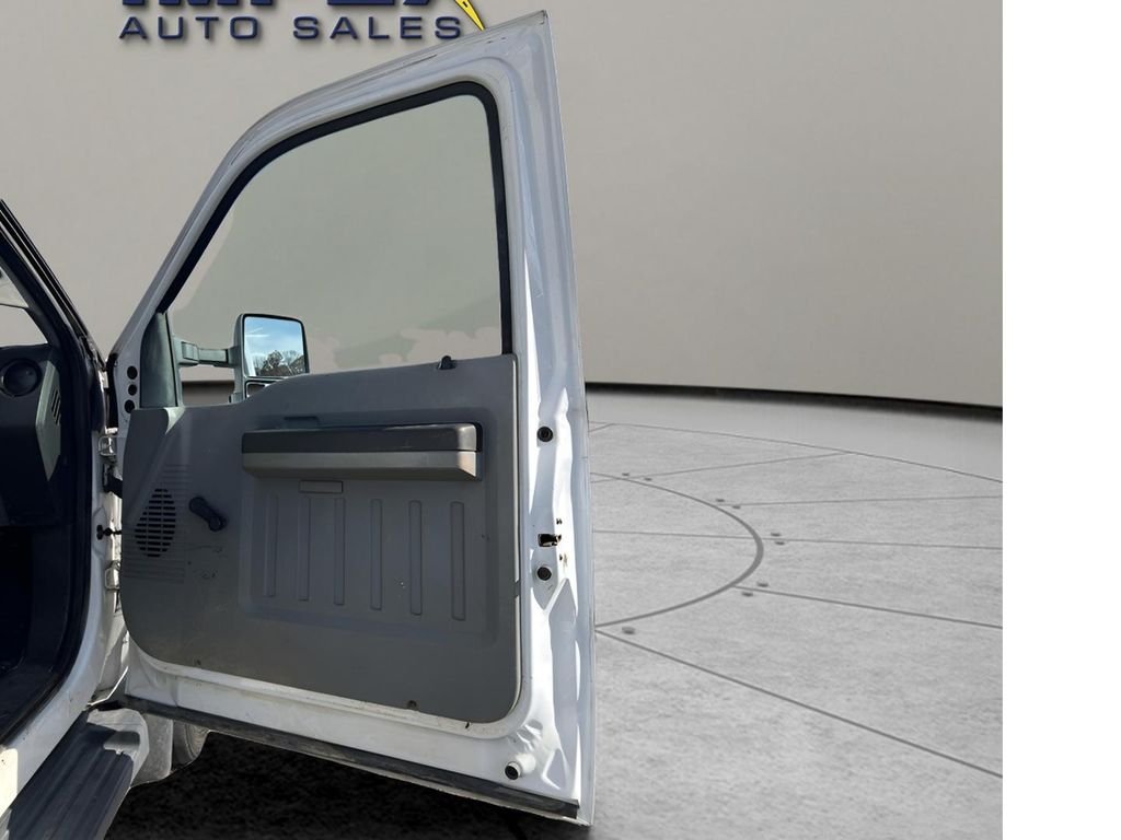 2015 Ford F-450 Super Duty Chassis Cab XL - Photo 22