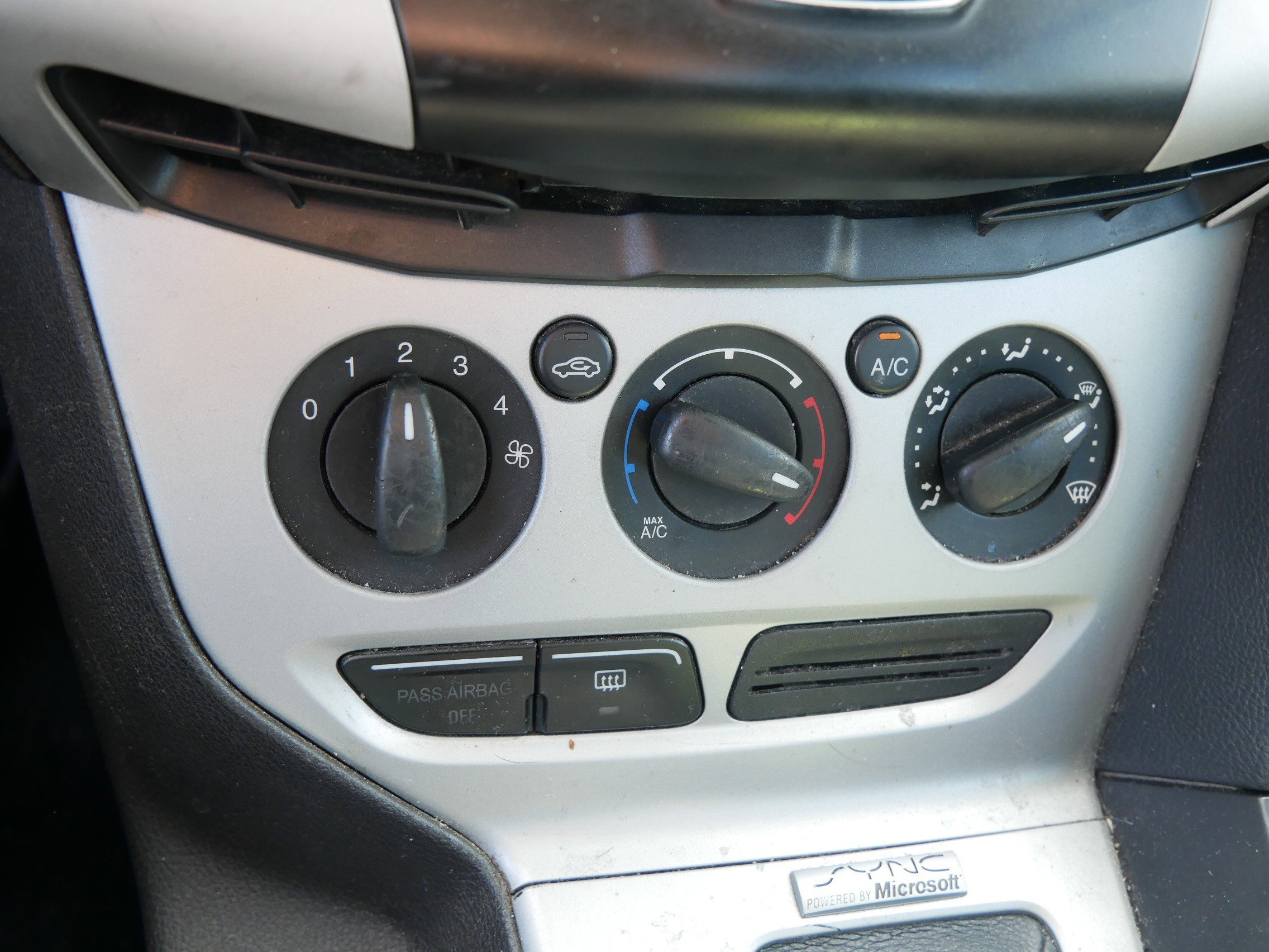 Used 2014 Race Red Ford SE image 19