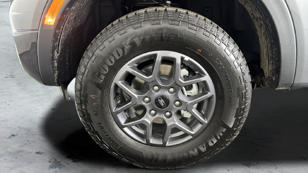 New 2026 Carbonized Gray Metallic Ford XLT image 36