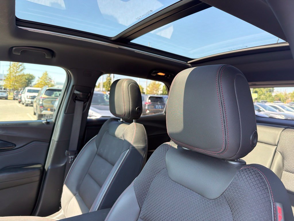 Used 2022 Gray Chevrolet RS image 5