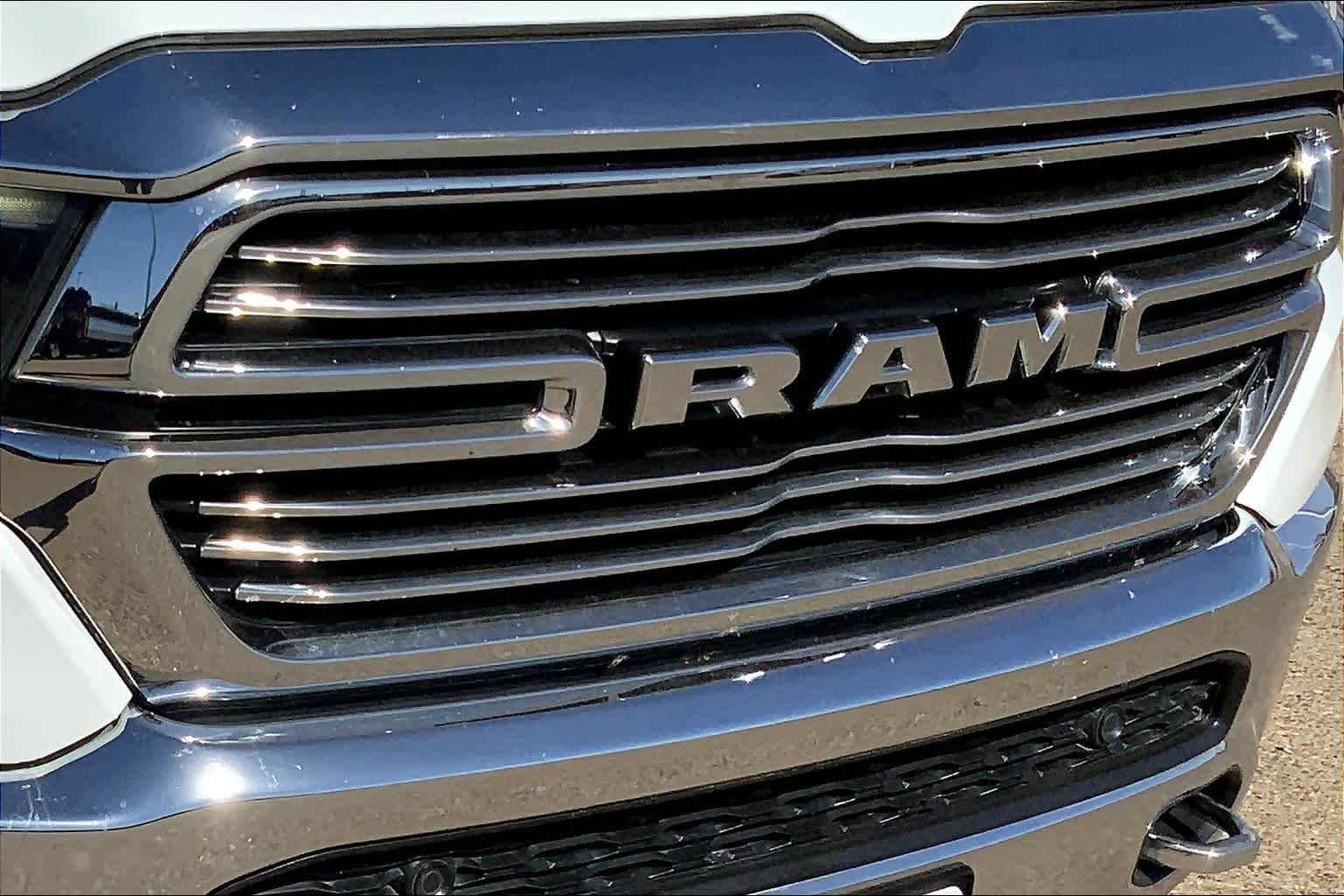 Used 2020 Bright White Clearcoat Ram Laramie image 30