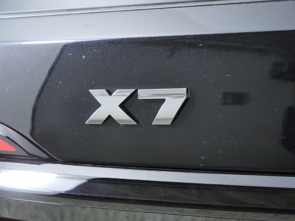 New 2027 Black Sapphire Metallic BMW M60i image 12