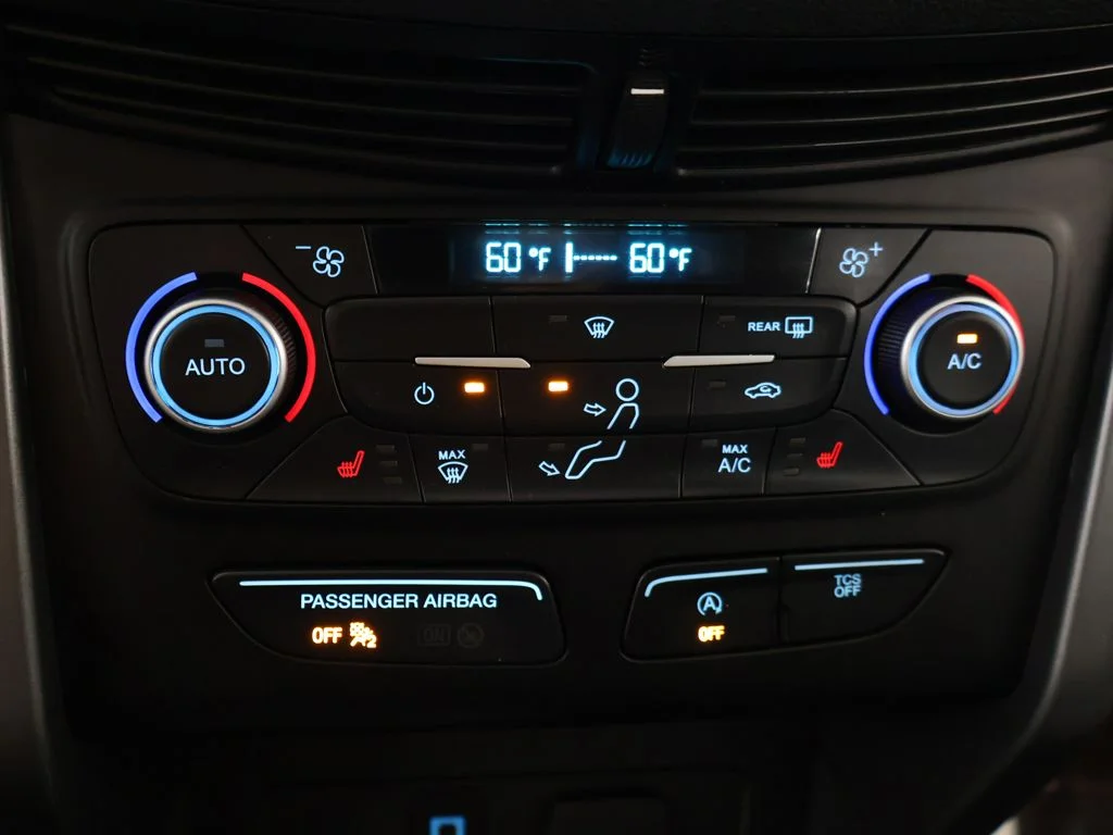 Used 2019 Green Ford SE image 43