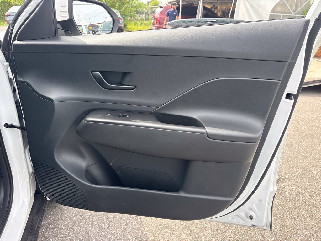 2025 Hyundai Kona SEL - Photo 20
