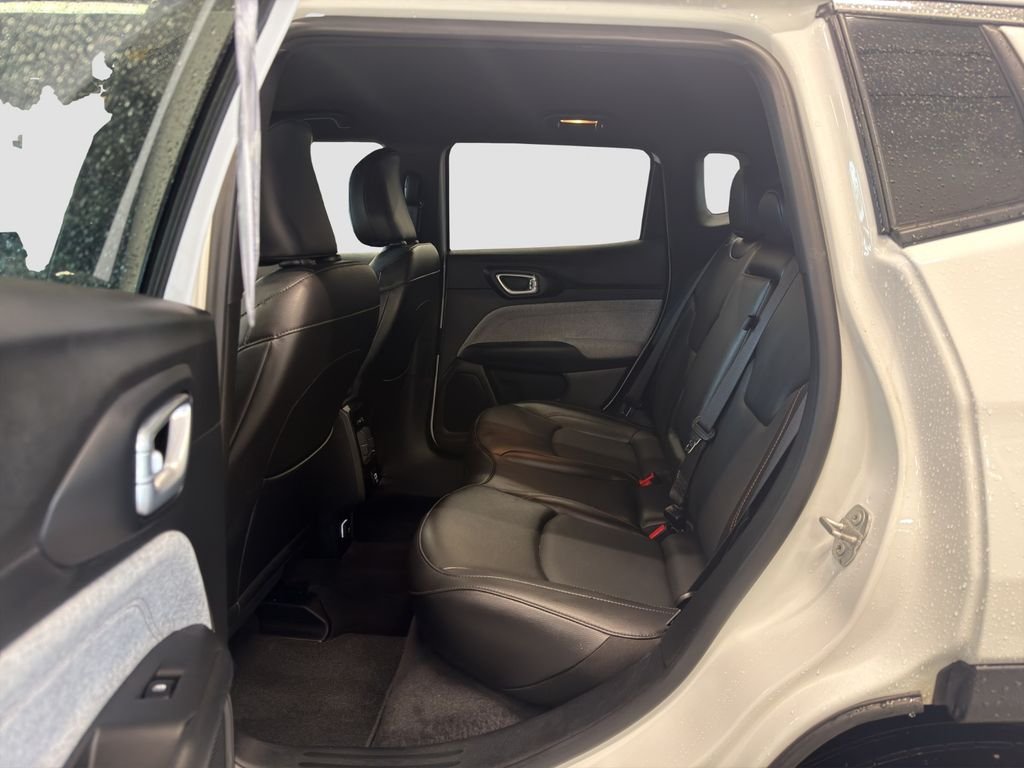 Used 2023 White Jeep Latitude Lux image 11
