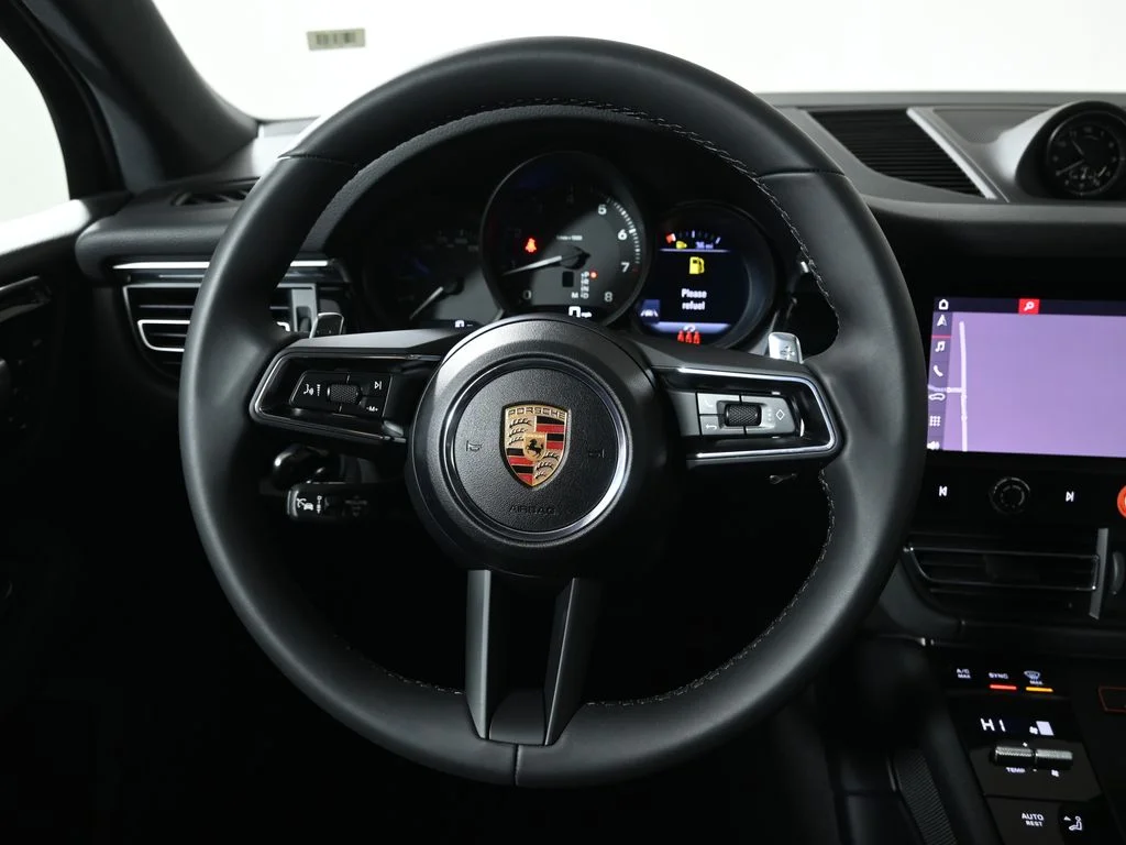 2026 Porsche Macan T - Photo 18