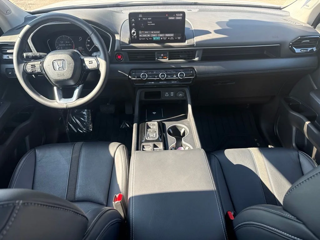 Used 2023  Honda Touring image 16