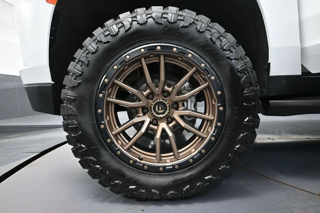 Used 2021 White Chevrolet High Country image 20