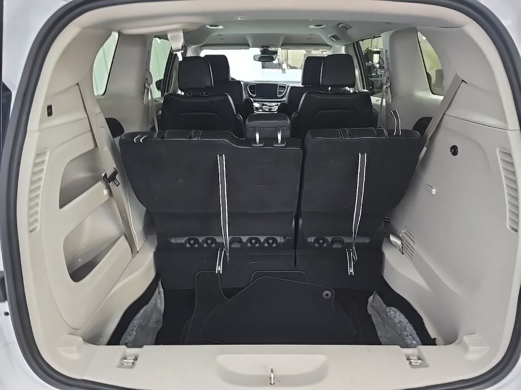 Used 2024 White Chrysler Touring L image 11