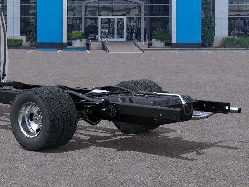 New 2026 Summit White Chevrolet 1WT image 11