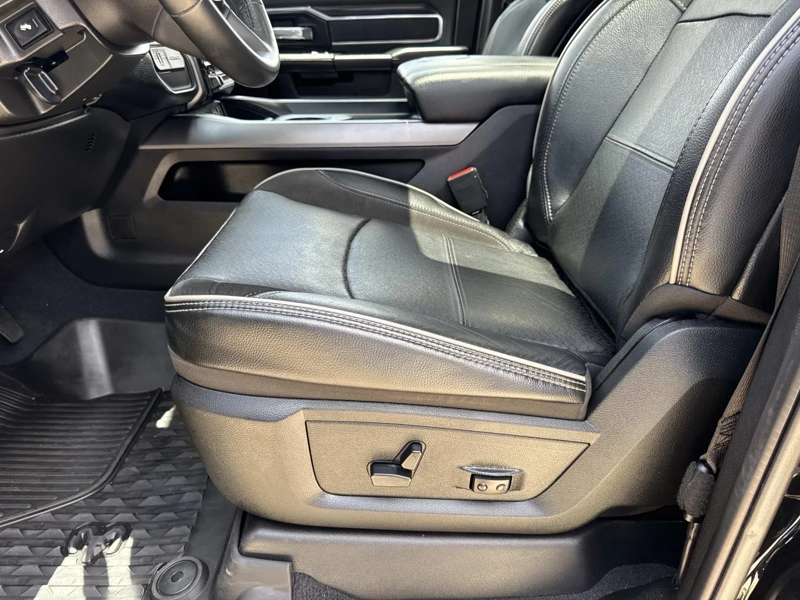 Used 2024 Diamond Black Crystal Pearlcoat Ram Laramie image 16