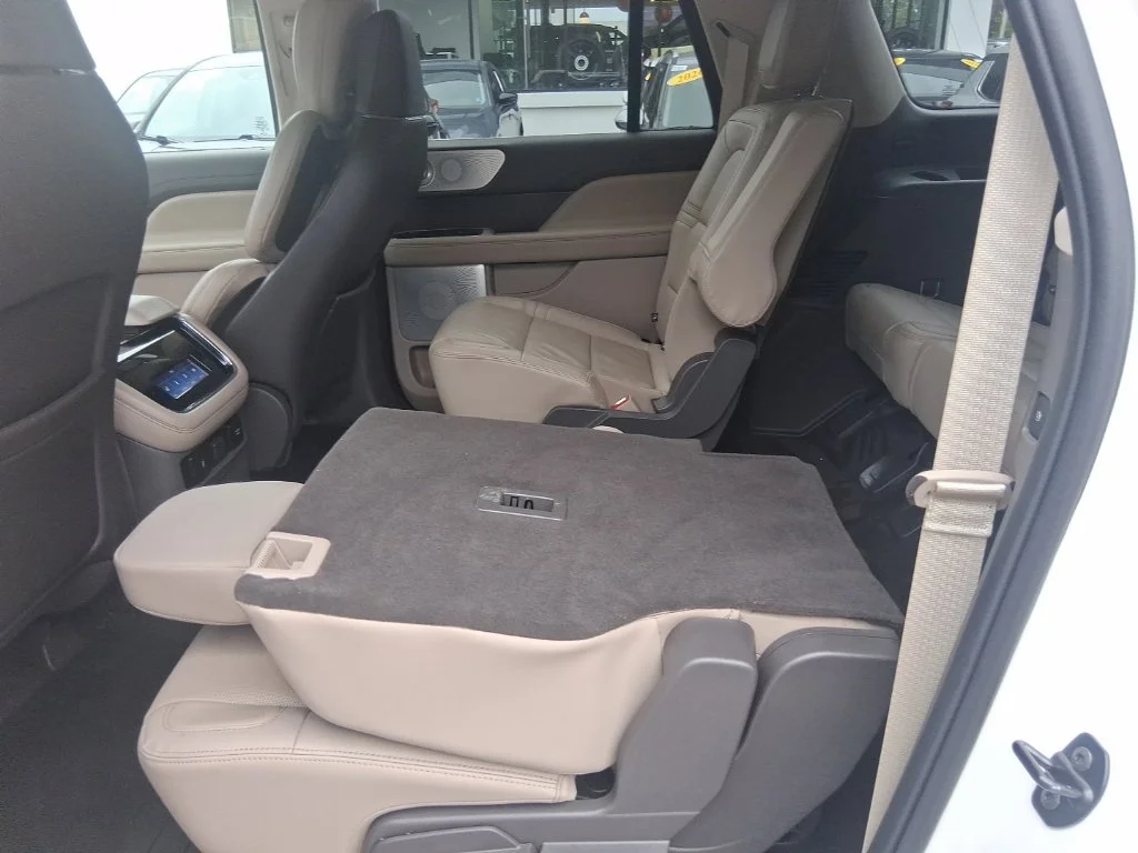 Used 2022 White Lincoln Reserve image 20