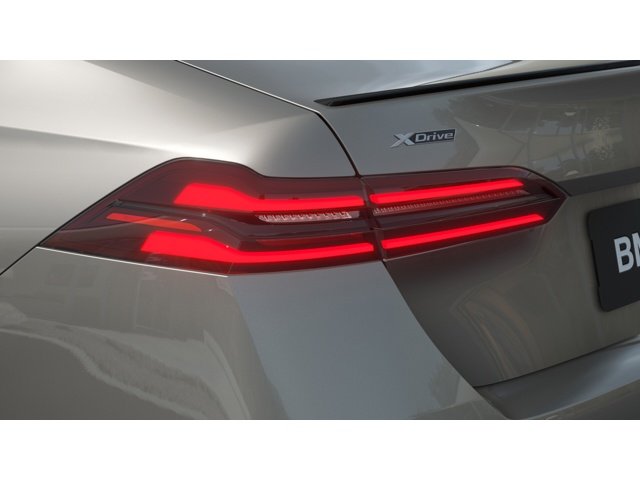 New 2027 Oxide Grey Metallic BMW 550e xDrive image 8
