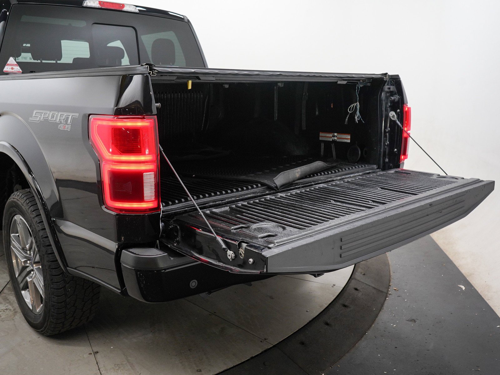 Used 2020 Black Ford XL image 9