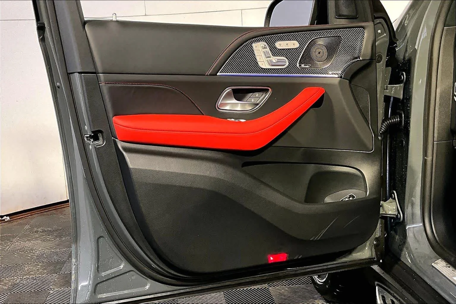 New 2026 MANUFAKTUR Silicon Grey Mercedes-Benz AMG® GLE 63 S image 11