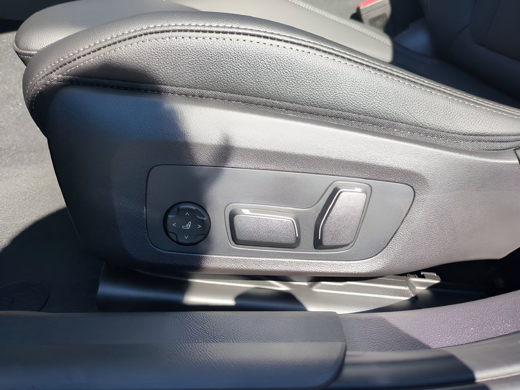 2026 BMW 3 Series 330i - Photo 16