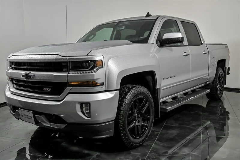 Used 2017  Chevrolet LT image 5
