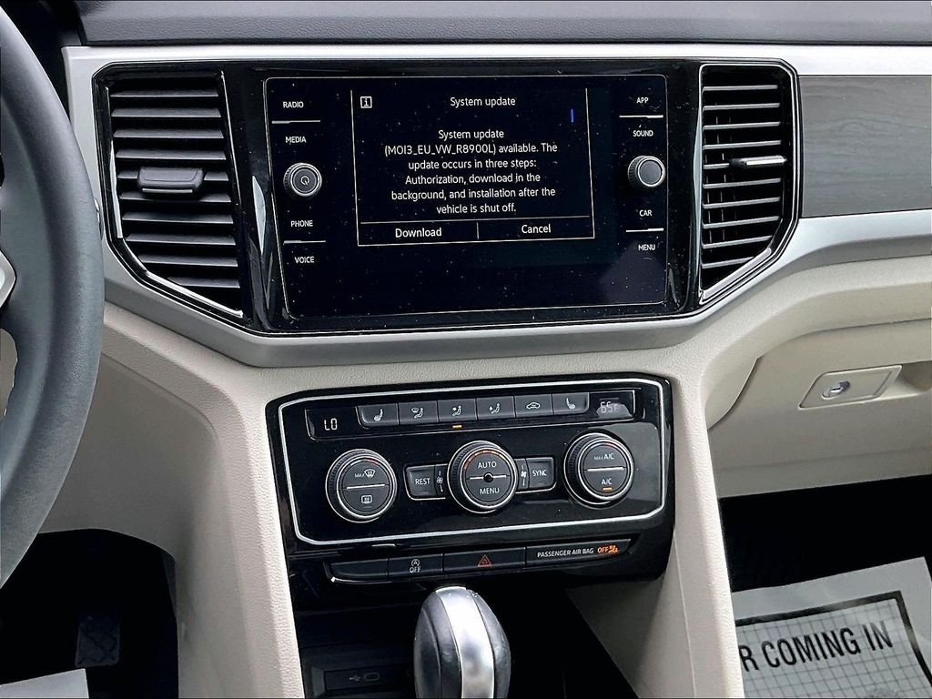 Used 2023 Pure White Volkswagen 3.6L V6 SE w/Technology image 19