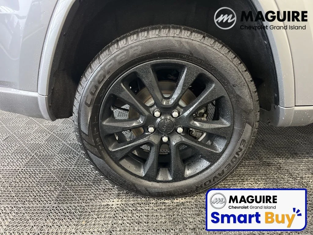 Used 2019 Billet Silver Metallic Clearcoat Jeep Altitude image 33