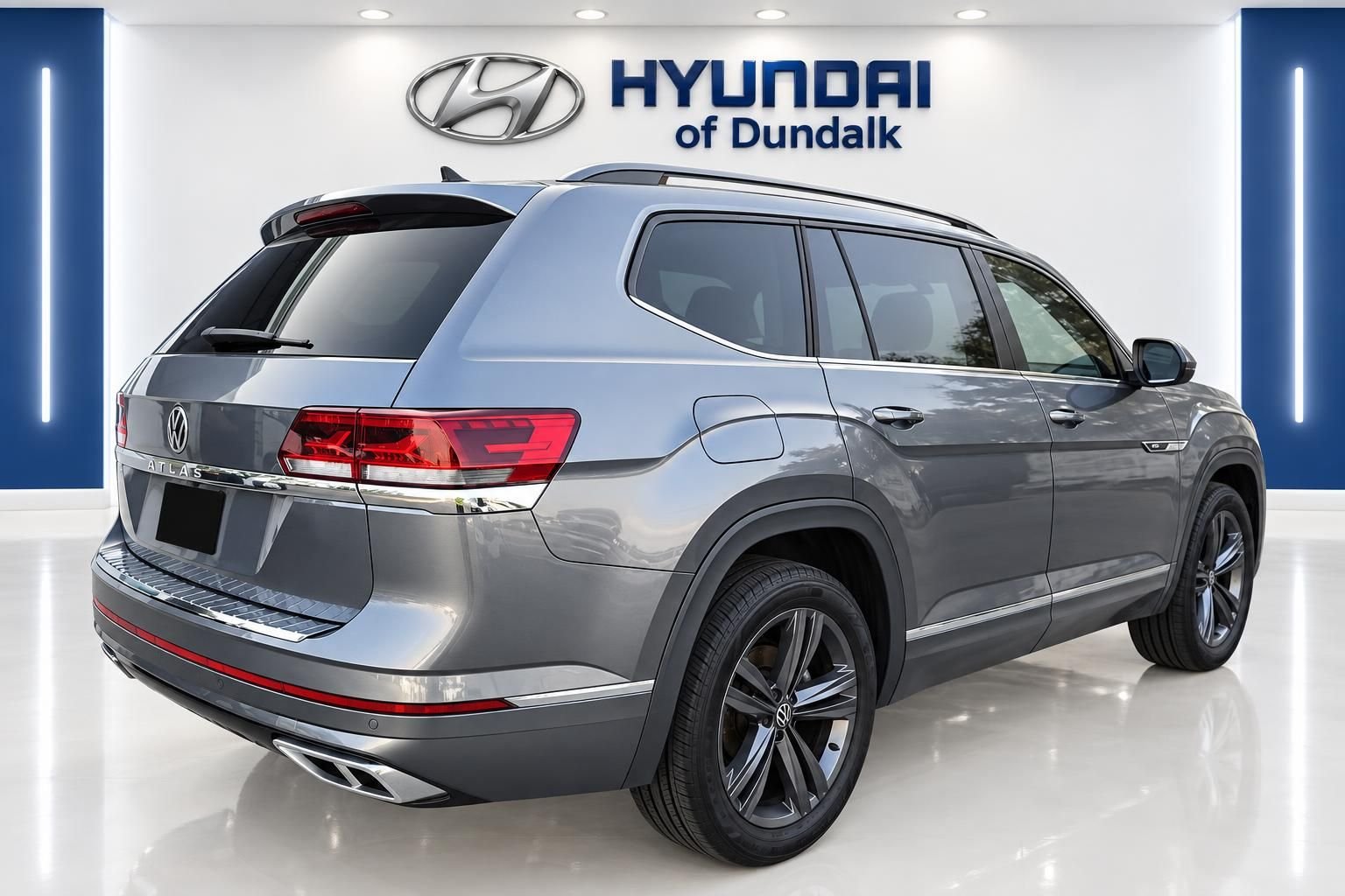 Used 2021 Gray Volkswagen 3.6L V6 SE w/Technology R-Line image 4