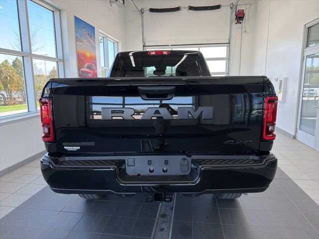 New 2026 Diamond Black Crystal Pearl-Coat Exterior Paint RAM Big Horn image 4