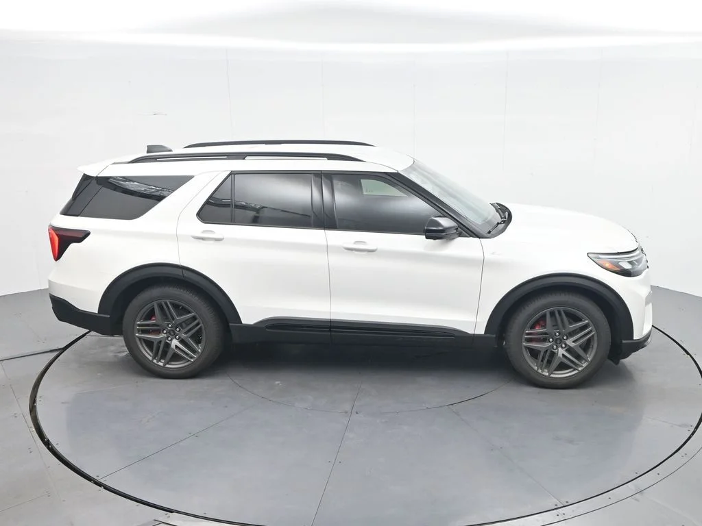 New 2026 Star White Metallic Tri-Coat Ford ST-Line image 27