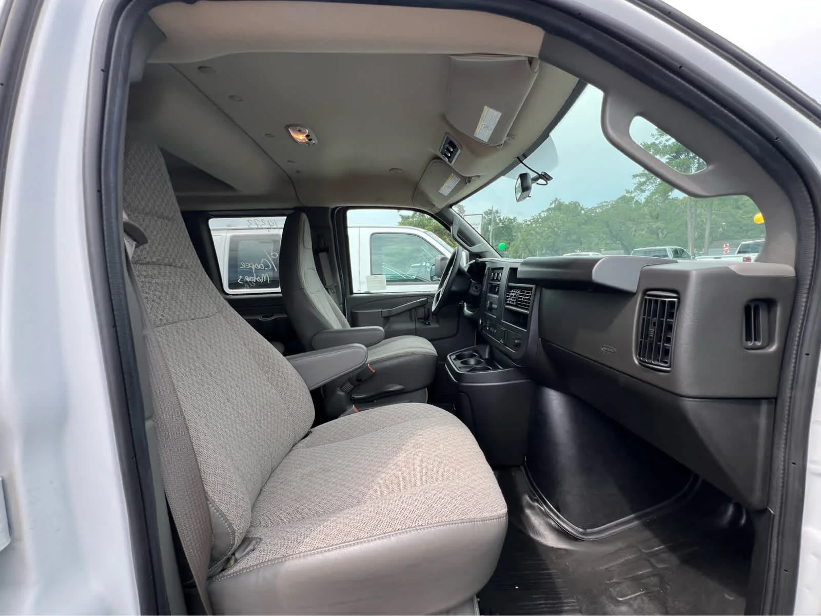 Used 2025 Summit White Chevrolet 1LS image 3