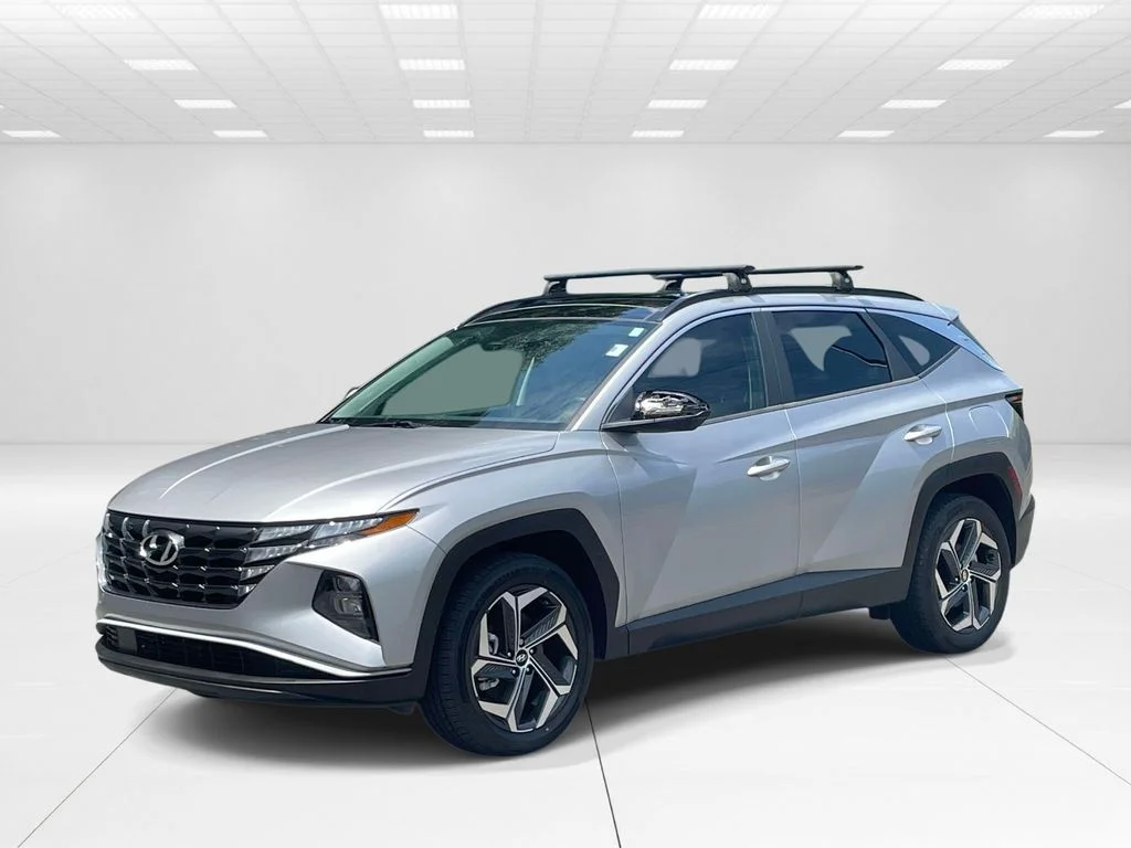 Used 2022 Silver Hyundai SEL Convenience image 3