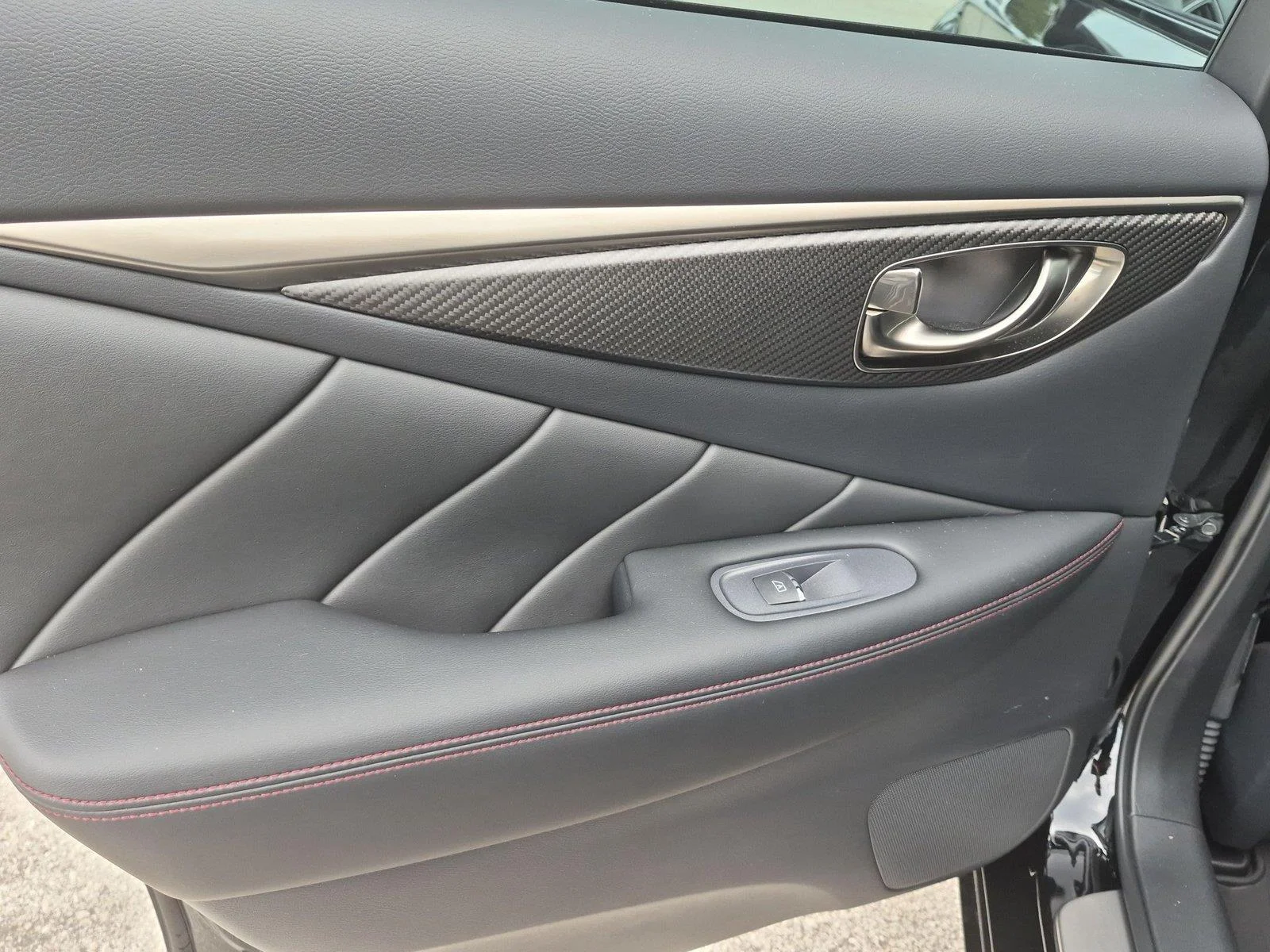 Used 2023 Midnight Black INFINITI RED SPORT 400 image 32