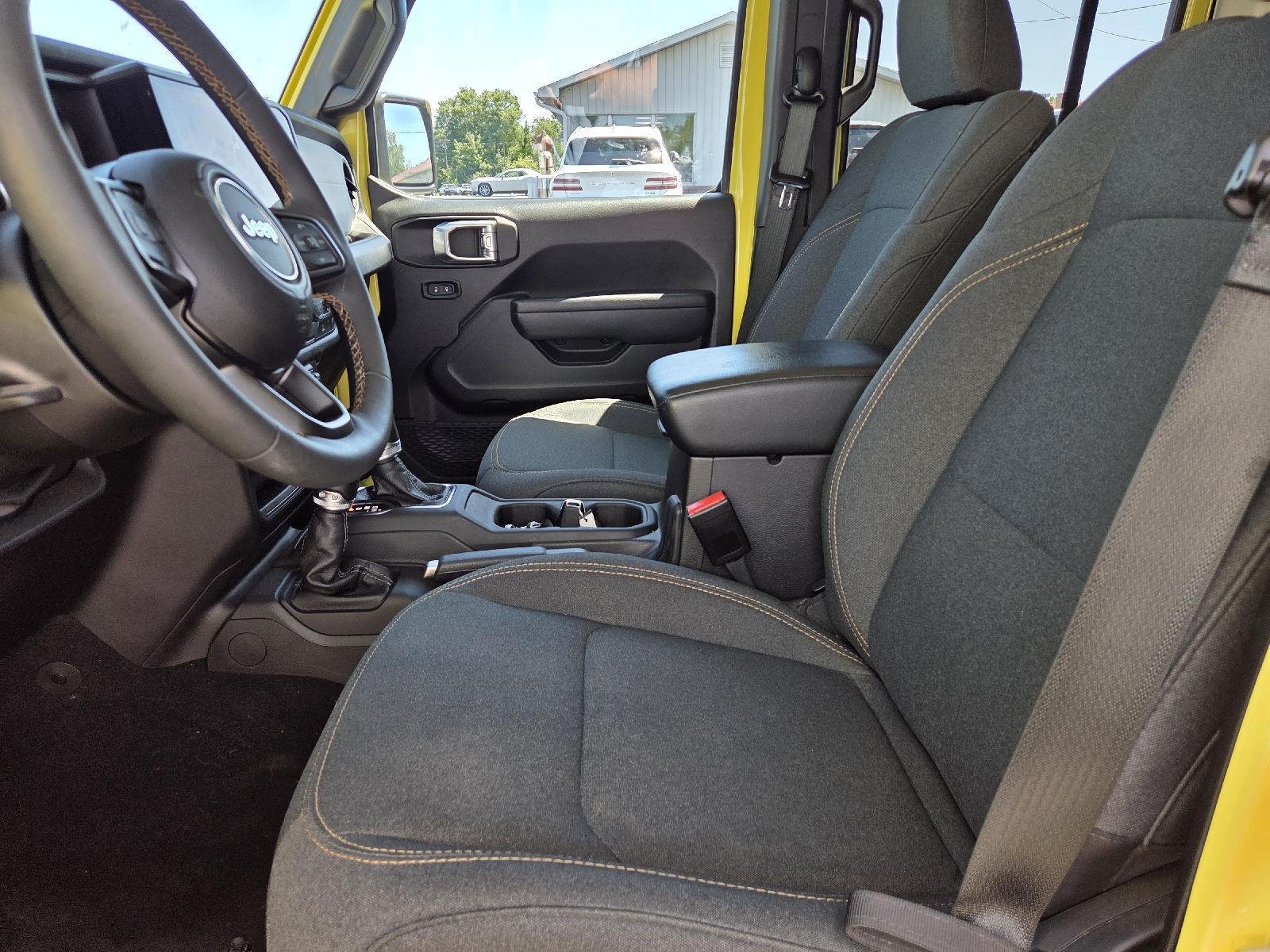 Used 2024 YELLOW JEEP SPOR image 14