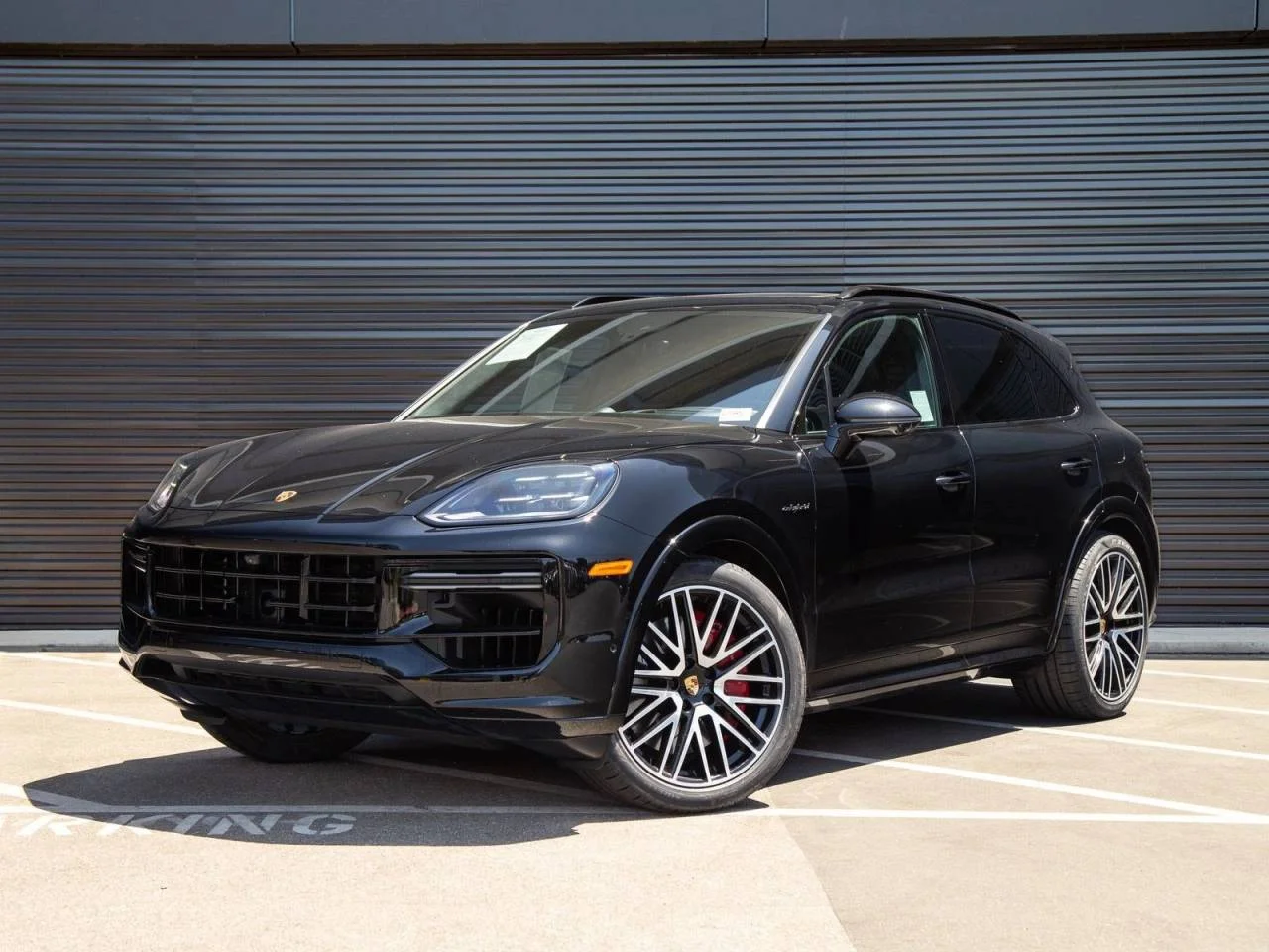2024 Porsche Cayenne Turbo E-Hybrid's photo