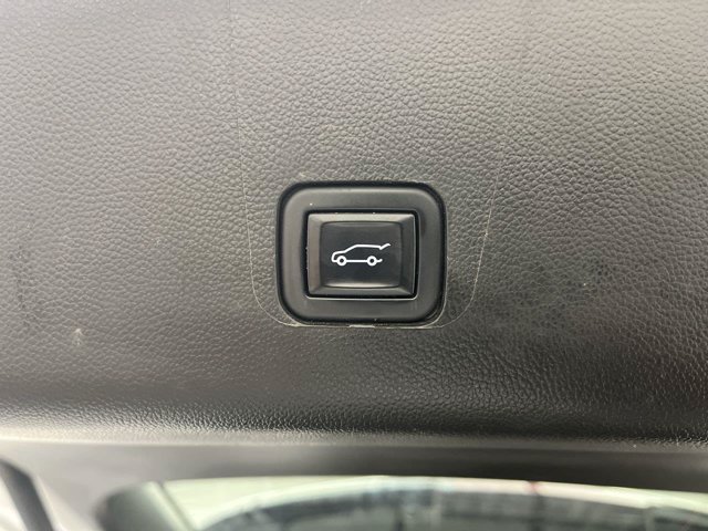 Used 2023 Summit White Chevrolet LT Cloth image 32