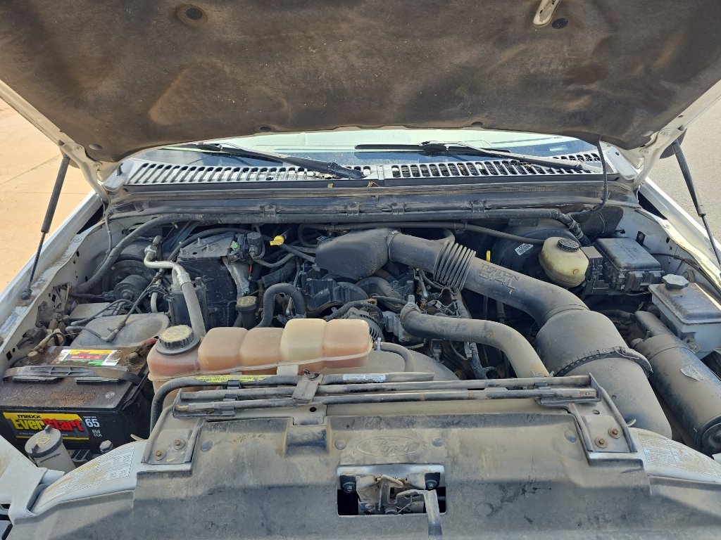 Used 2001 White Ford XL image 9