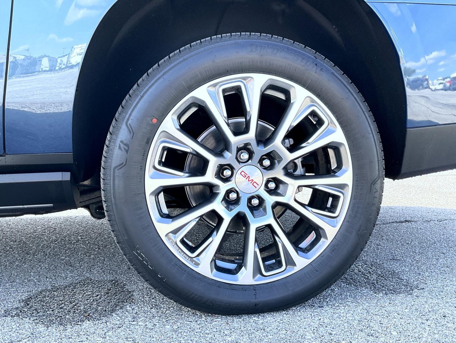 2026 GMC Yukon XL Denali - Photo 25