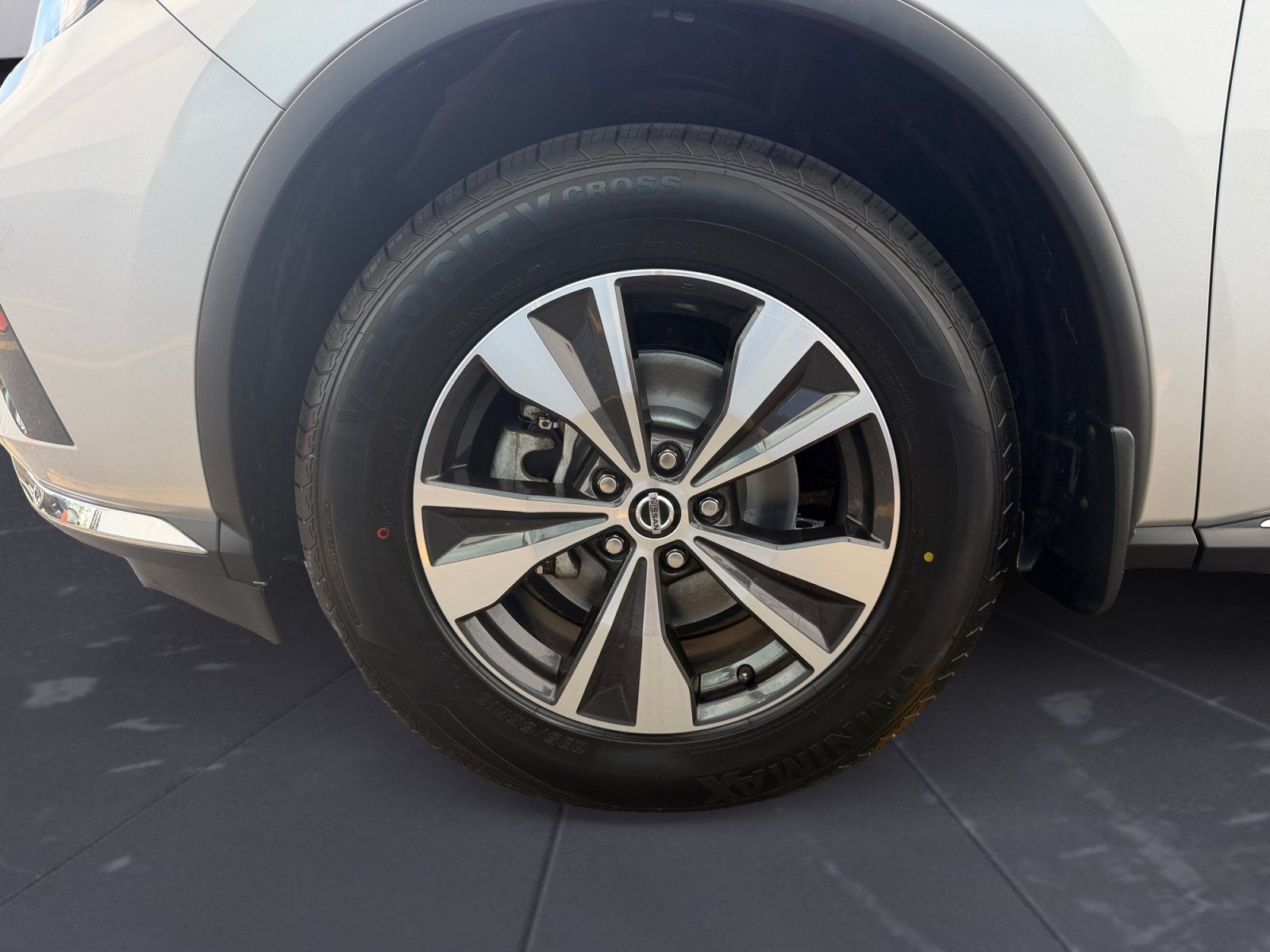 Used 2020 Brilliant Silver Metallic Nissan SV image 40