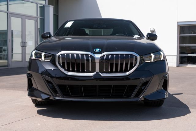 New 2027 Black Sapphire Metallic BMW 550e xDrive image 7