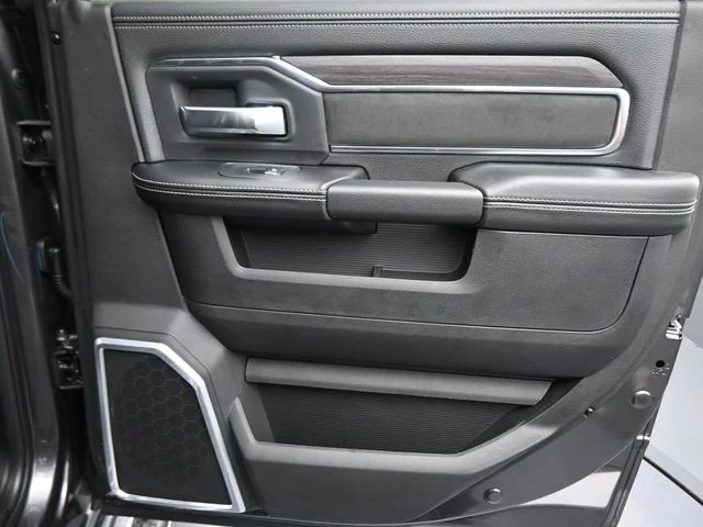 New 2026 Granite Crystal Metallic Clear-Coat Exterior Paint RAM Laramie image 24