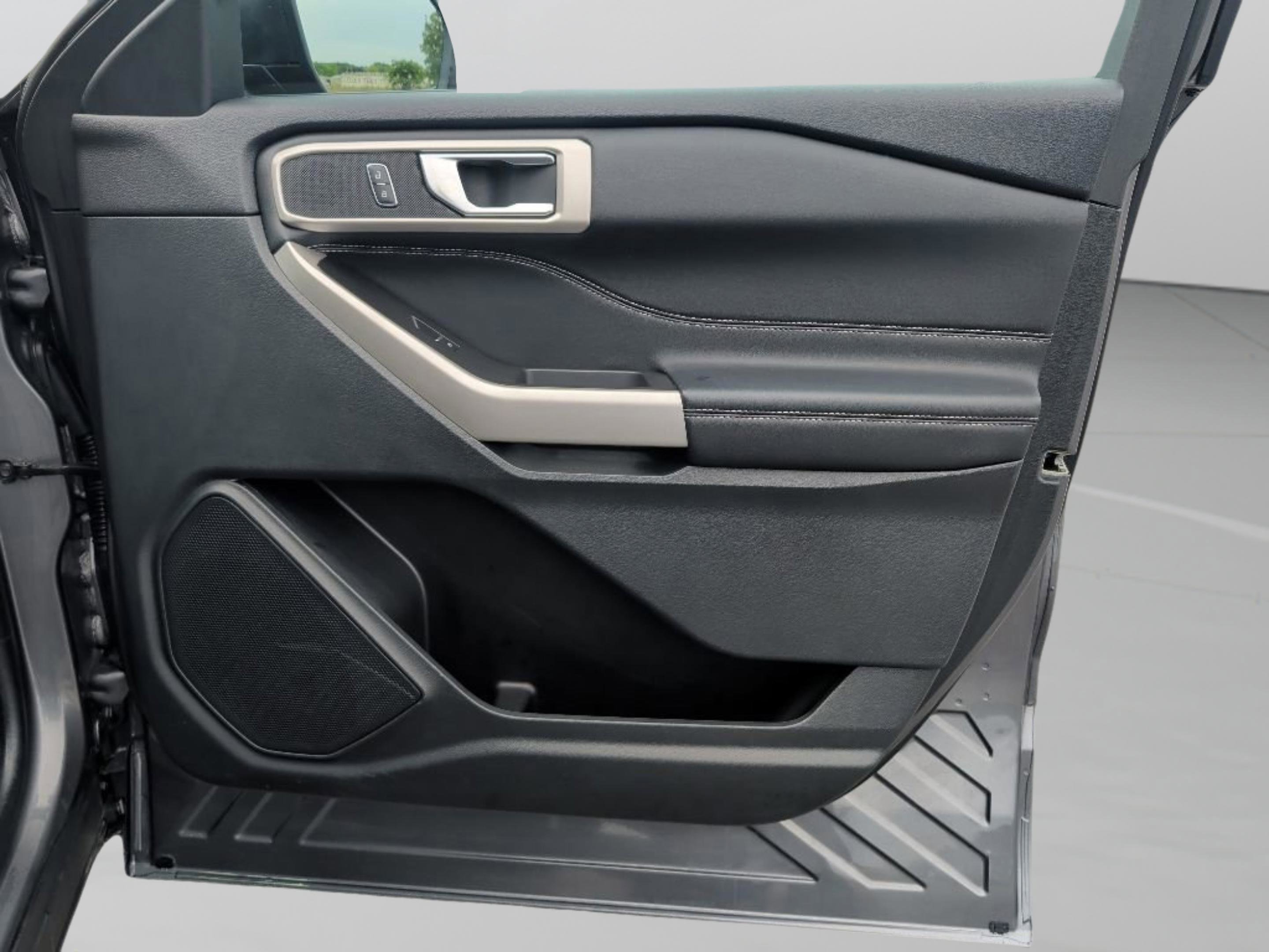 Used 2023 Gray Metallic Ford XLT image 23
