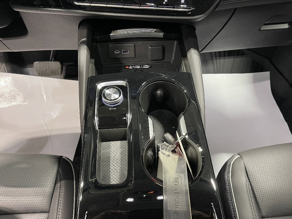 New 2026 Ebony Twilight Metallic Buick Avenir image 27