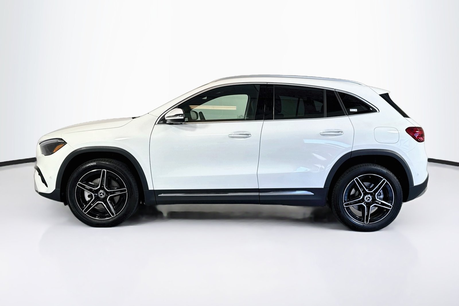 New 2026 Polar White Mercedes-Benz GLA 250 image 8