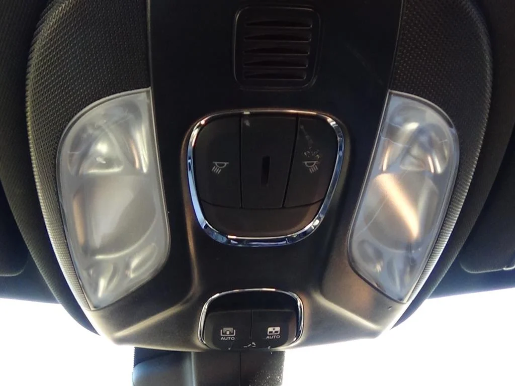 Used 2024 Diamond Black Crystal Pearl Coat (pxj) Jeep Limited image 30