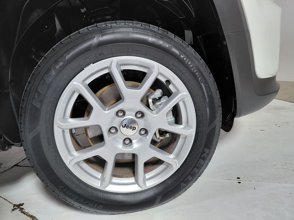 Certified Used 2023 White Jeep Latitude image 8