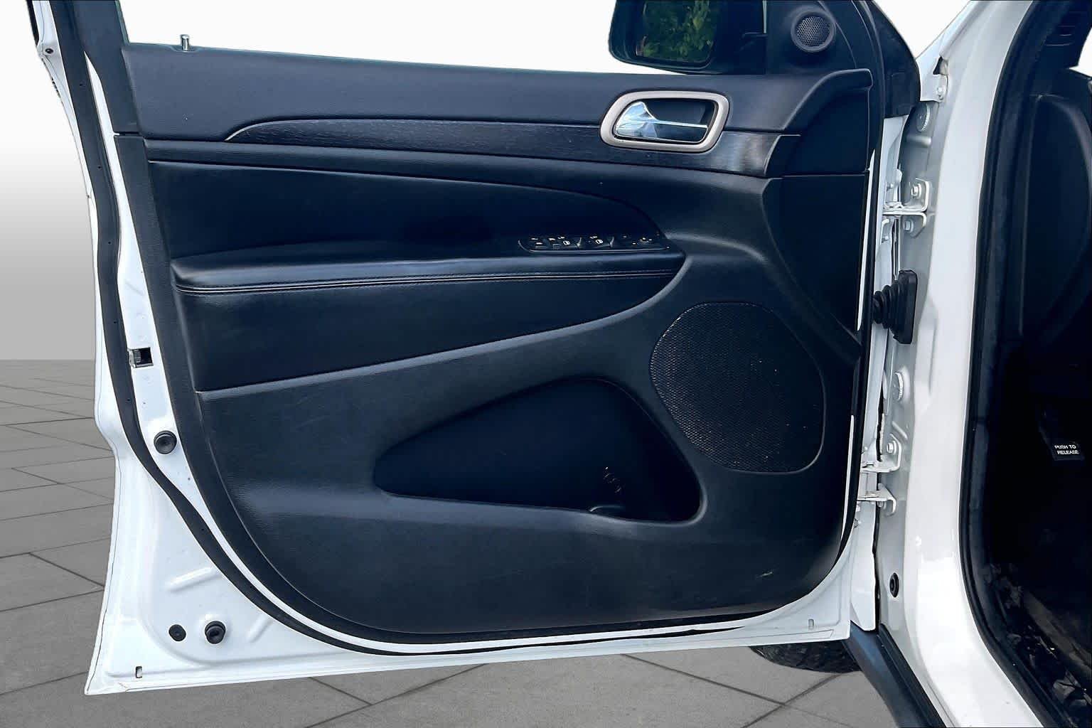 Used 2014 Bright White Clearcoat Jeep Laredo image 18