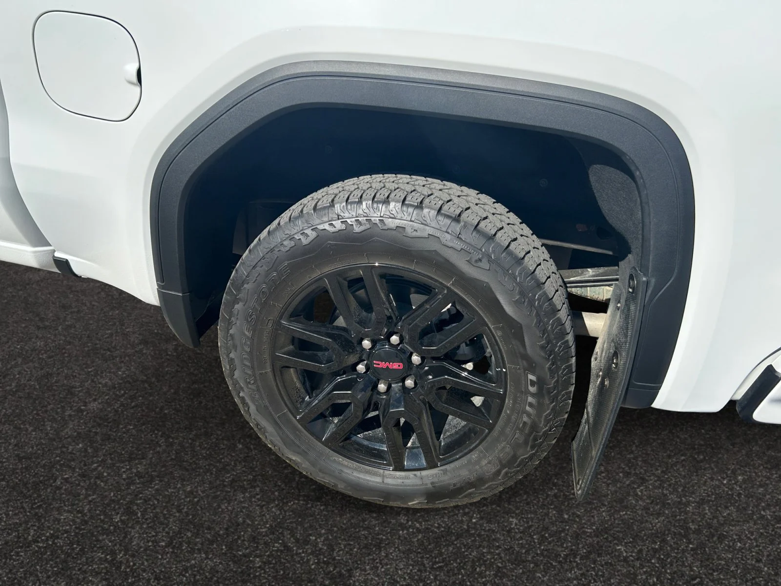 Used 2026 White GMC Elevation Crew 5.3L 4X4 image 9