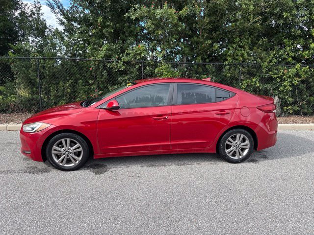 Used 2017 Red Hyundai SE image 2