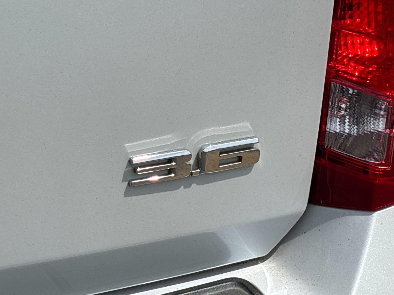 Used 2013 Platinum Ice Tricoat Cadillac Performance Collection image 10