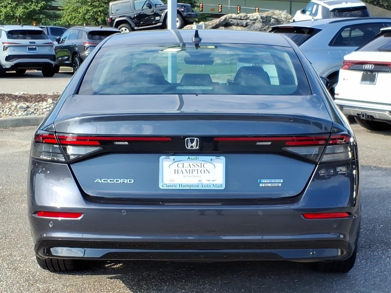 Used 2023 Meteorite Gray Metallic Honda Touring image 9
