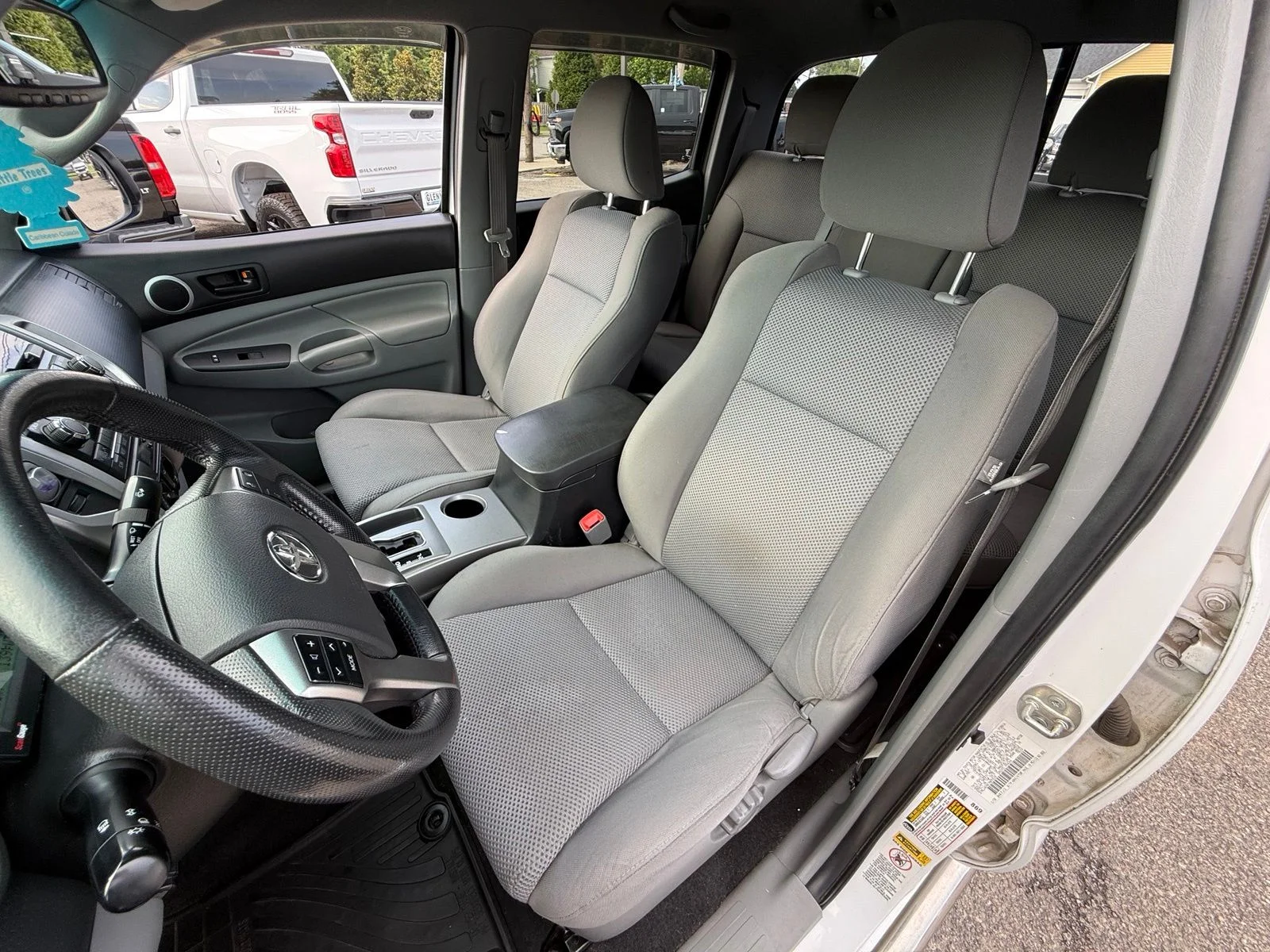 Used 2012 White Toyota Base image 14